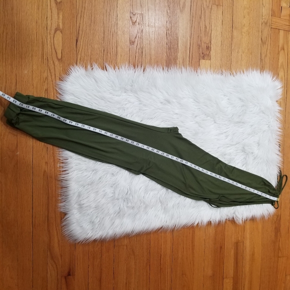 Jumpsuit Open on the Sides Without Sleeves Color Olive Green SIZE M. - Picture 14 of 17